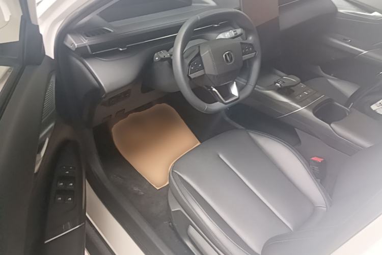 Used CHANGAN Eado 2025 Blue Whale 1.5T 500Bar Prestige Model Driver Seat
