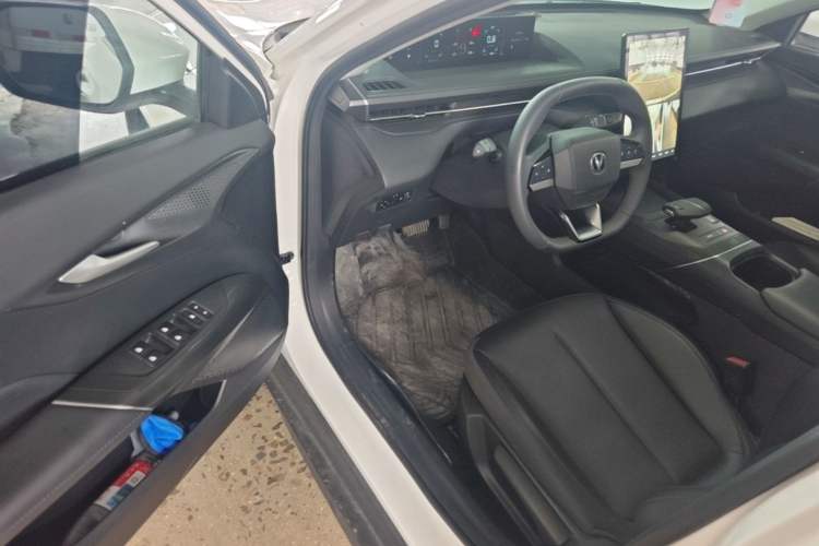 Used CHANGAN Eado 2025 Blue Whale 1.5T 500Bar Prestige Model Driver Seat
