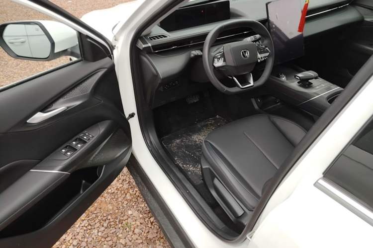 Used CHANGAN Eado 2025 Blue Whale 1.5T 500Bar Prestige Model Driver Seat