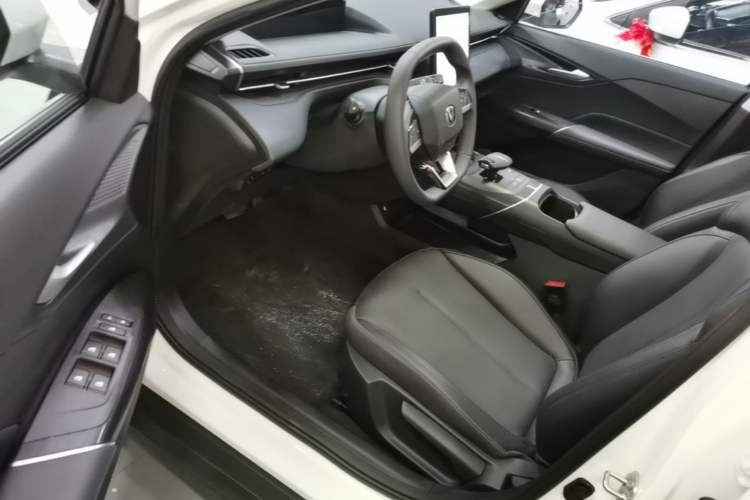 Used CHANGAN Eado 2025 Blue Whale 1.5T 500Bar Prestige Model Driver Seat