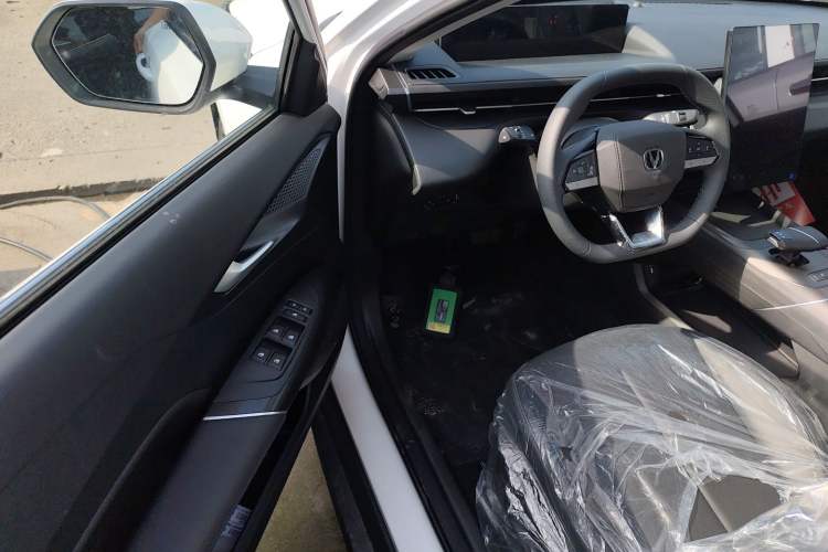 Used CHANGAN Eado 2025 Blue Whale 1.5T 500Bar Prestige Model Driver Seat