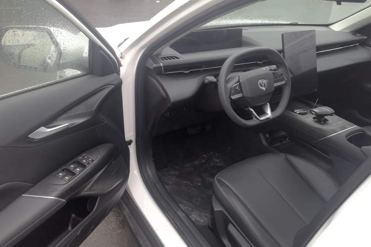 Used CHANGAN Eado 2025 Blue Whale 1.5T 500Bar Prestige Model Driver Seat