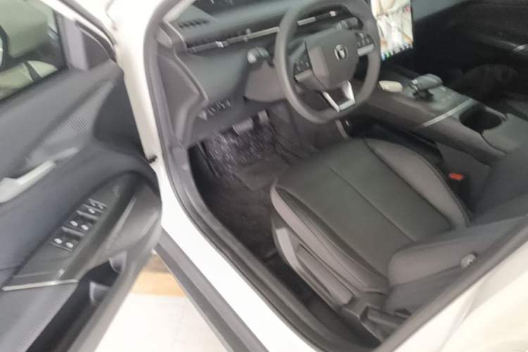 Used CHANGAN Eado 2025 Blue Whale 1.5T 500Bar Prestige Model Driver Seat