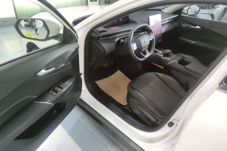 Used CHANGAN Eado 2025 Blue Whale 1.5T 500Bar Prestige Model Driver Seat