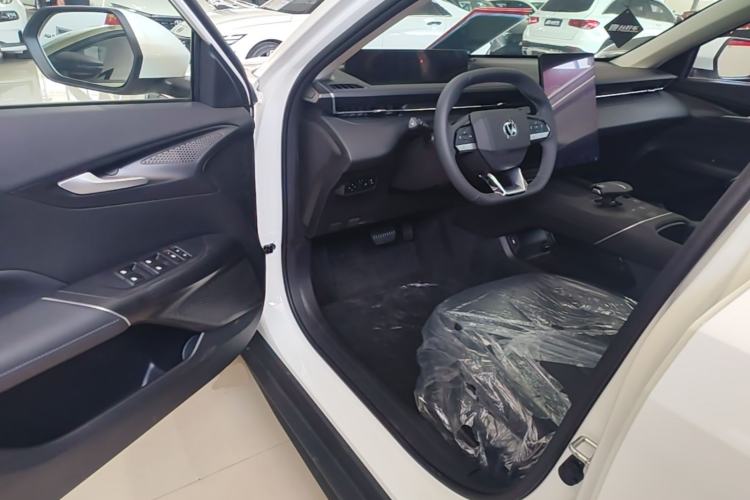 Used CHANGAN Eado 2025 Blue Whale 1.5T 500Bar Prestige Model Driver Seat