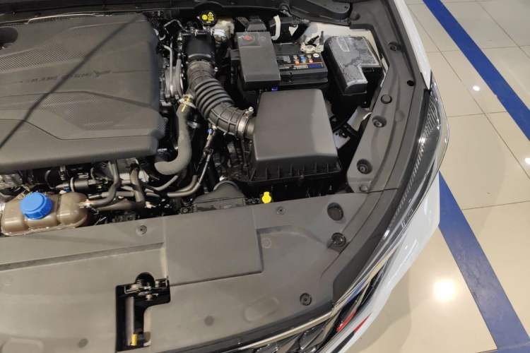 Used CHANGAN Eado 2025 PLUS 1.4T Dual-Clutch High-Energy Version Engine Bay Left