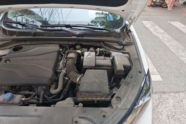 Used CHANGAN Eado 2025 PLUS 1.4T Dual-Clutch High-Energy Version Engine Bay Left