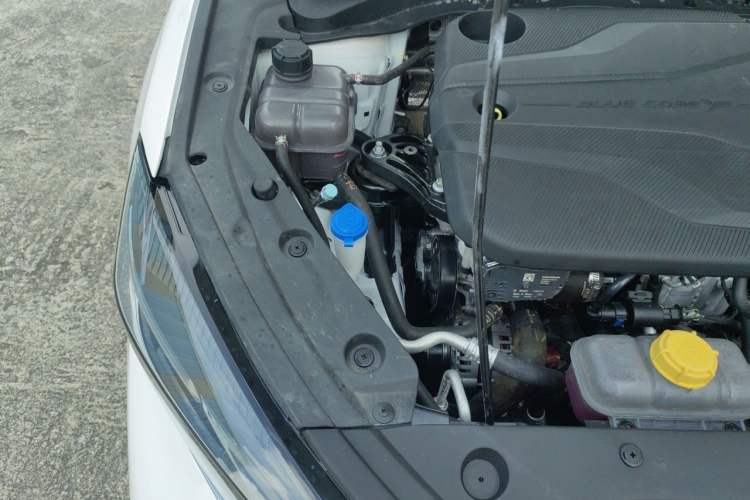 Used CHANGAN Eado 2025 PLUS 1.4T Dual-Clutch High-Energy Version Engine Bay Right