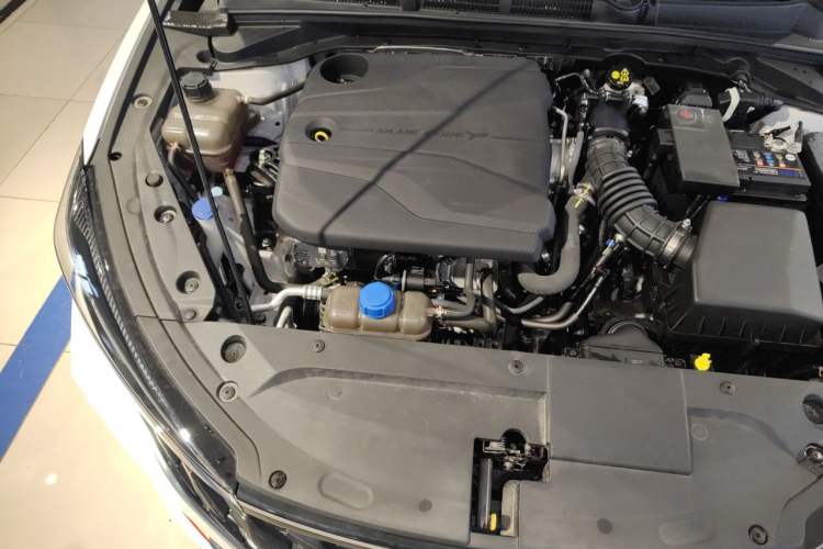 Used CHANGAN Eado 2025 PLUS 1.4T Dual-Clutch High-Energy Version Engine Bay Right