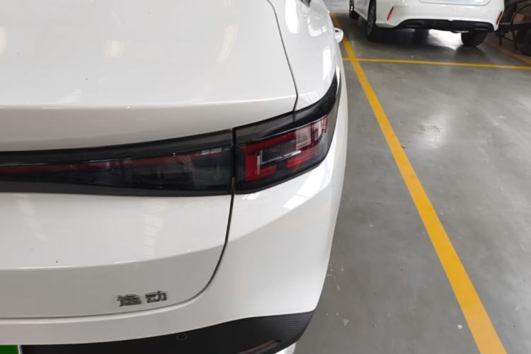 Used CHANGAN Eado 2025 Blue Whale 1.5T 500Bar Prestige Model Exterior 3