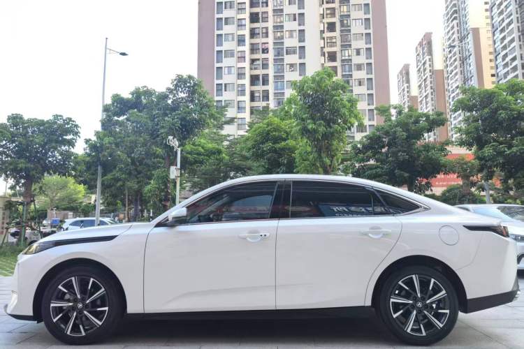 Used CHANGAN Eado 2025 Blue Whale 1.5T 500Bar Prestige Model Exterior 3
