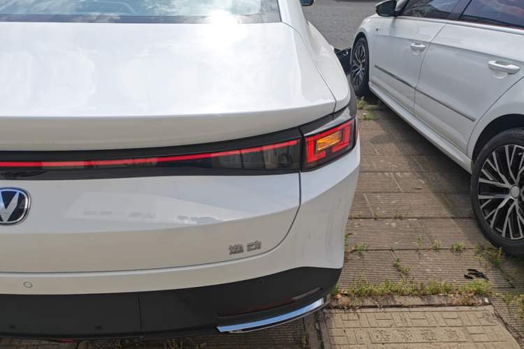 Used CHANGAN Eado 2025 Blue Whale 1.5T 500Bar Flagship Model Exterior 3
