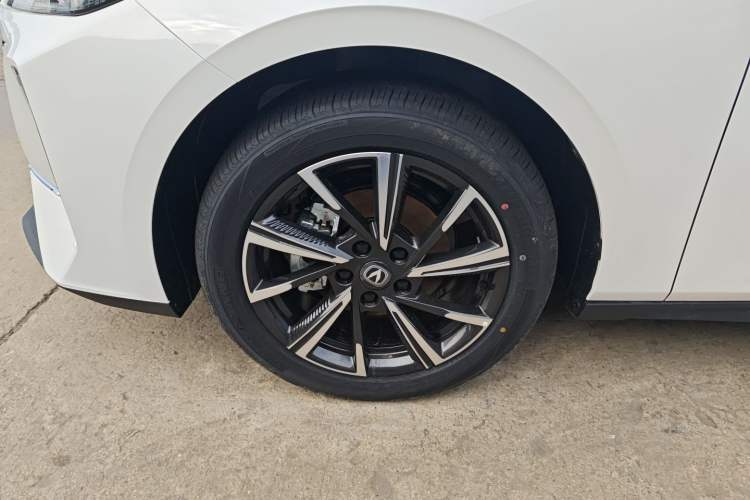 Used CHANGAN Eado 2025 Blue Whale 1.5T 500Bar Prestige Model Exterior 4
