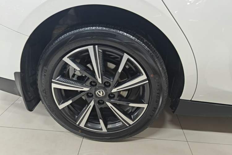 Used CHANGAN Eado 2025 Blue Whale 1.5T 500Bar Flagship Model Exterior 5
