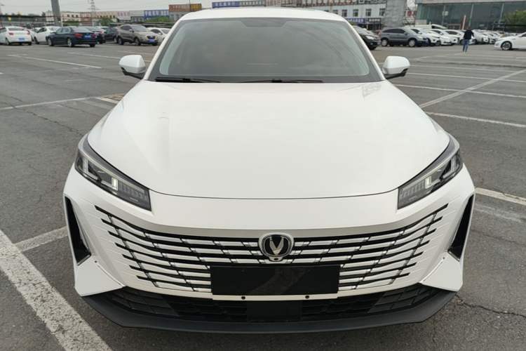 Used CHANGAN Eado 2025 Blue Whale 1.5T 500Bar Prestige Model Front