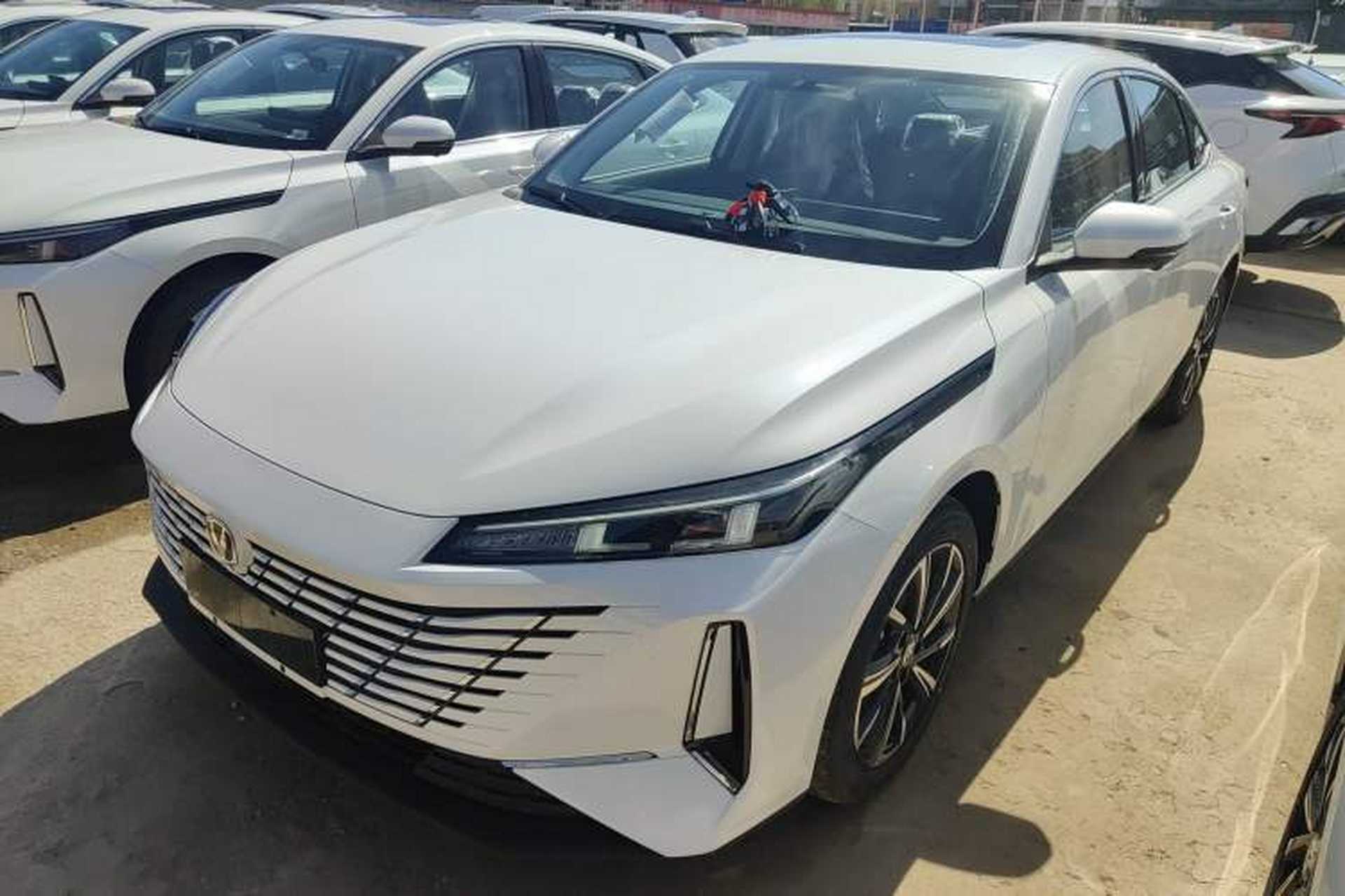 Used CHANGAN Eado 2025 Blue Whale 1.5T 500Bar Prestige Model Front Left 45 Deg