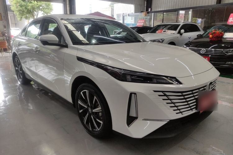 Used CHANGAN Eado 2025 Blue Whale 1.5T 500Bar Prestige Model Front Right 45 Deg
