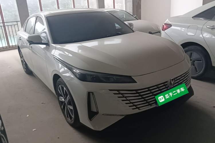 Used CHANGAN Eado 2025 Blue Whale 1.5T 500Bar Prestige Model Front Right 45 Deg