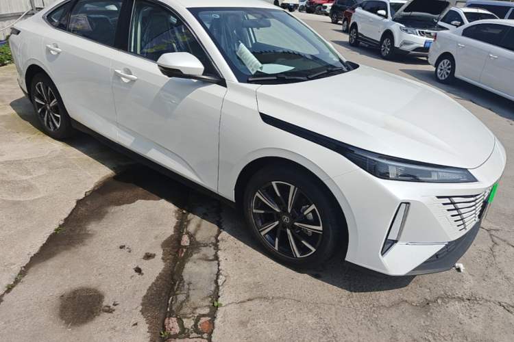 Used CHANGAN Eado 2025 Blue Whale 1.5T 500Bar Prestige Model Front Right 45 Deg