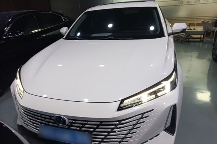 Used CHANGAN Eado 2025 Blue Whale 1.5T 500Bar Prestige Model Front