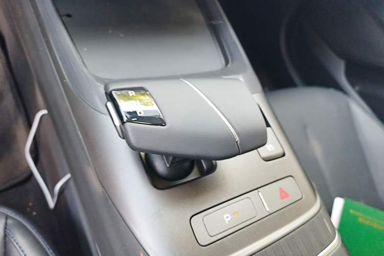 Used CHANGAN Eado 2025 Blue Whale 1.5T 500Bar Prestige Model Gear Lever