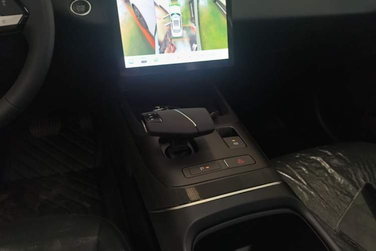 Used CHANGAN Eado 2025 Blue Whale 1.5T 500Bar Prestige Model Gear Lever