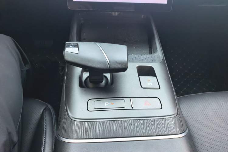Used CHANGAN Eado 2025 Blue Whale 1.5T 500Bar Prestige Model Gear Lever