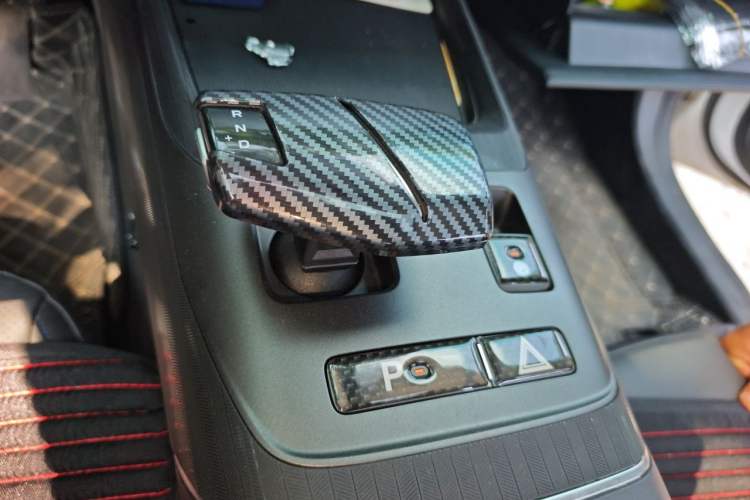 Used CHANGAN Eado 2025 Blue Whale 1.5T 500Bar Prestige Model Gear Lever