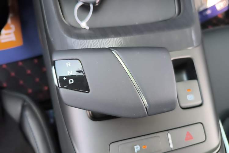 Used CHANGAN Eado 2025 Blue Whale 1.5T 500Bar Prestige Model Gear Lever