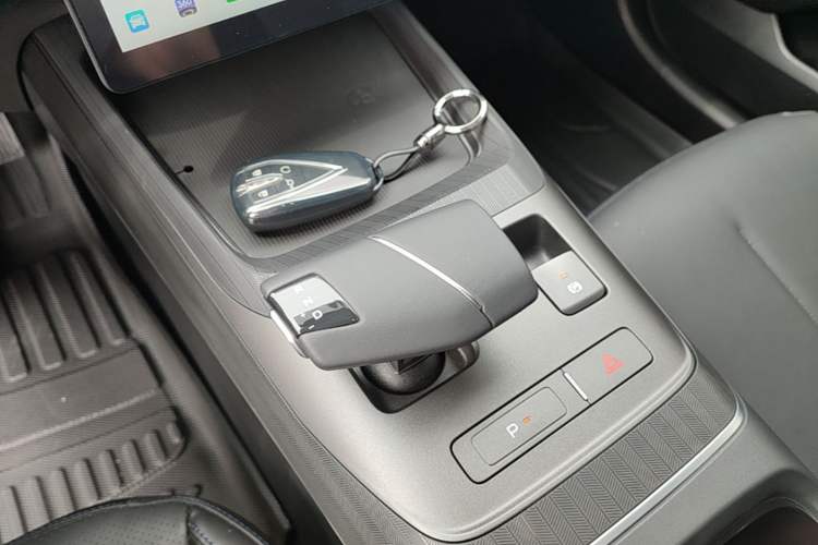 Used CHANGAN Eado 2025 Blue Whale 1.5T 500Bar Prestige Model Gear Lever