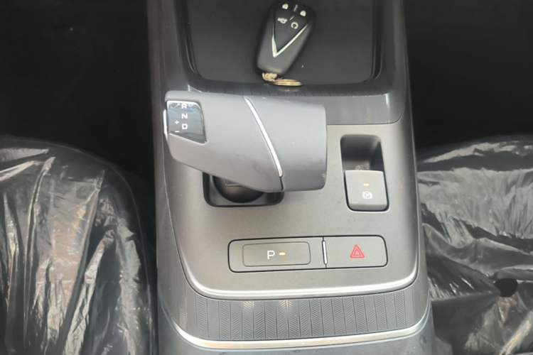 Used CHANGAN Eado 2025 Blue Whale 1.5T 500Bar Prestige Model Gear Lever