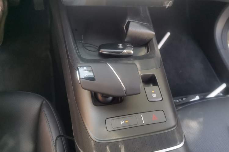 Used CHANGAN Eado 2025 Blue Whale 1.5T 500Bar Prestige Model Gear Lever