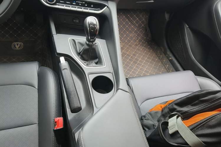 Used CHANGAN Eado 2025 PLUS 1.5L Manual Luxury Edition Gear Lever