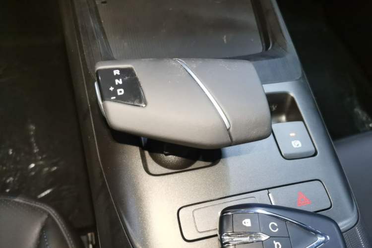 Used CHANGAN Eado 2025 Blue Whale 1.5T 500Bar Prestige Model Gear Lever
