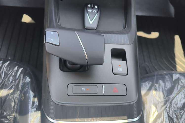 Used CHANGAN Eado 2025 Blue Whale 1.5T 500Bar Prestige Model Gear Lever