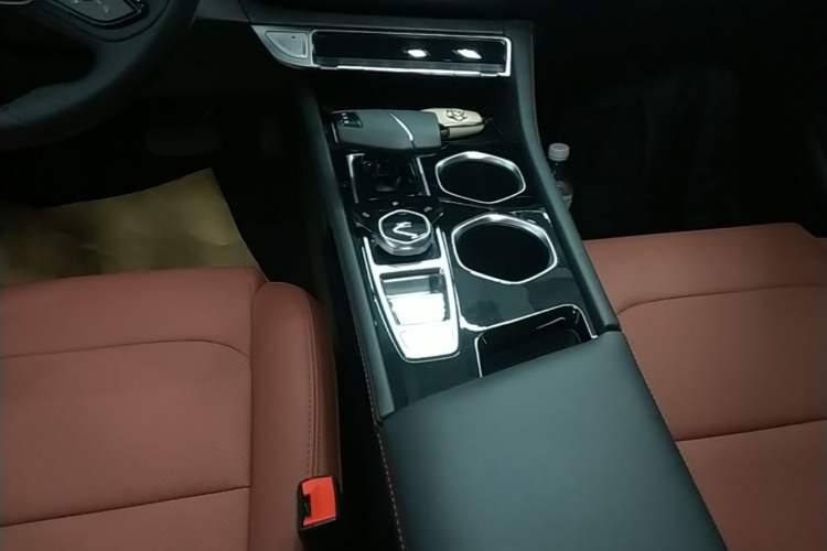 Used CHANGAN Eado 2025 PLUS 1.4T Dual-Clutch High-Energy Version Gear Lever
