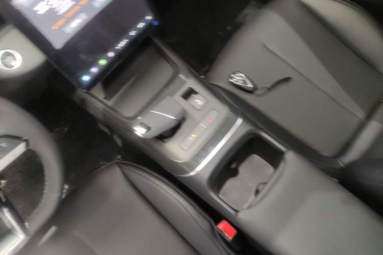 Used CHANGAN Eado 2025 Blue Whale 1.5T 500Bar Prestige Model Gear Lever