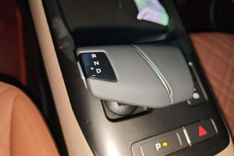 Used CHANGAN Eado 2025 Blue Whale 1.5T 500Bar Flagship Model Gear Lever