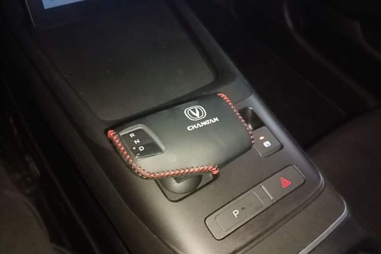 Used CHANGAN Eado 2025 Blue Whale 1.5T 500Bar Prestige Model Gear Lever