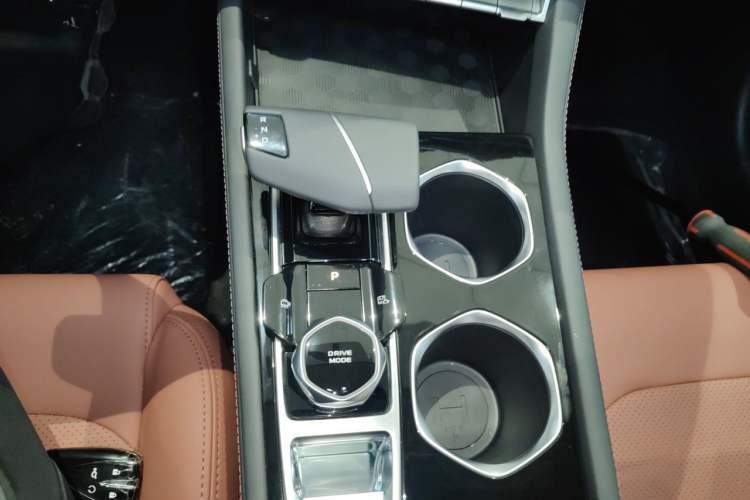 Used CHANGAN Eado 2025 PLUS 1.4T Dual-Clutch High-Energy Version Gear Lever