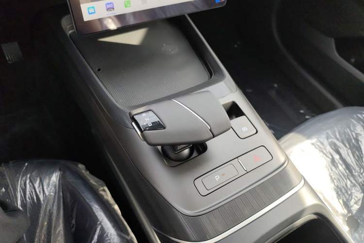 Used CHANGAN Eado 2025 Blue Whale 1.5T 500Bar Prestige Model Gear Lever