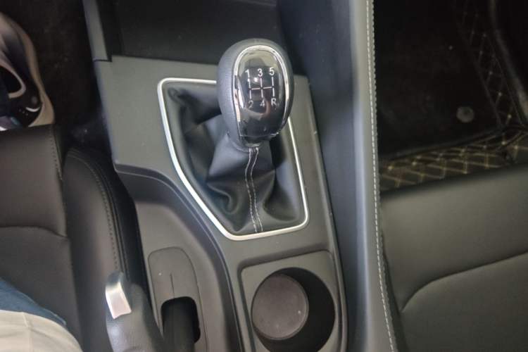 Used CHANGAN Eado 2025 PLUS 1.5L Manual Luxury Edition Gear Lever