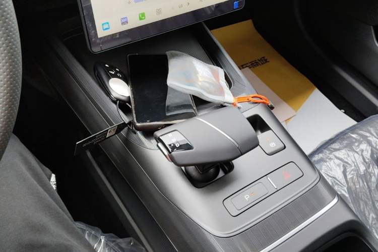 Used CHANGAN Eado 2025 Blue Whale 1.5T 500Bar Prestige Model Gear Lever