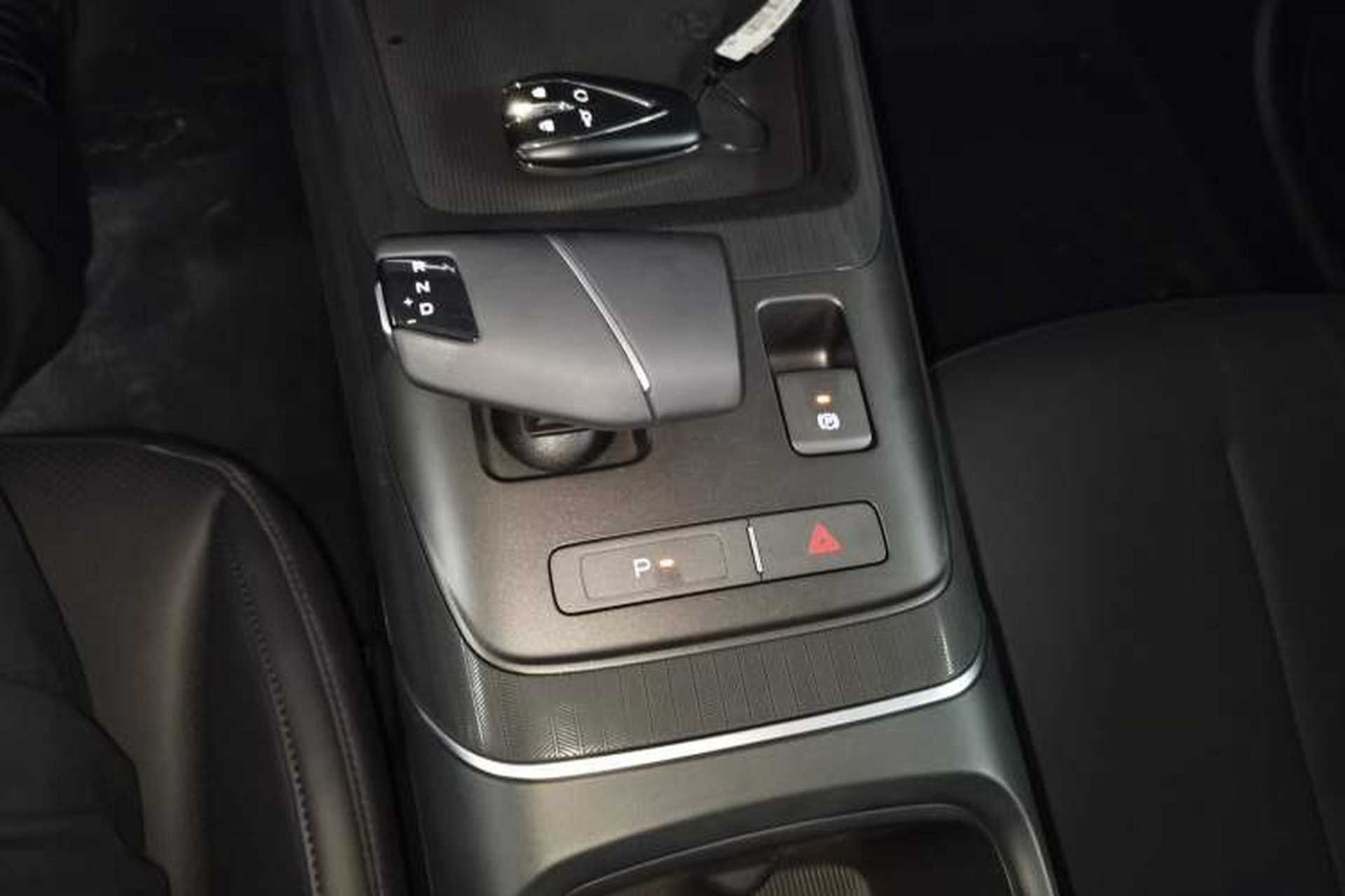 Used CHANGAN Eado 2025 Blue Whale 1.5T 500Bar Prestige Model Gear Lever