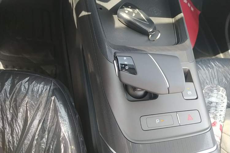 Used CHANGAN Eado 2025 Blue Whale 1.5T 500Bar Prestige Model Gear Lever