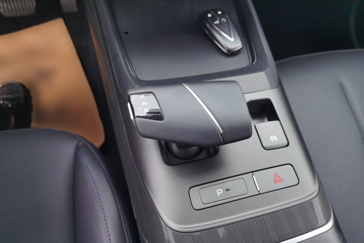Used CHANGAN Eado 2025 Blue Whale 1.5T 500Bar Prestige Model Gear Lever