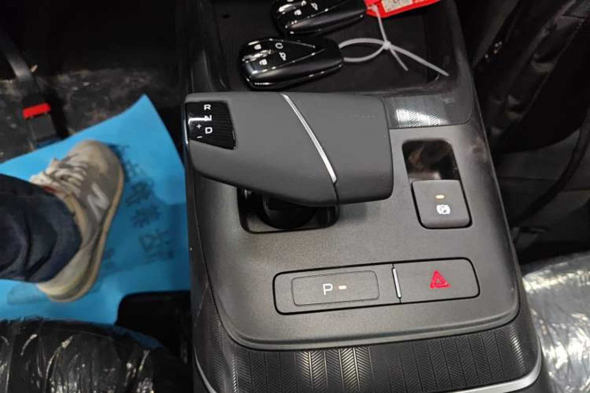 Used CHANGAN Eado 2025 Blue Whale 1.5T 500Bar Prestige Model Gear Lever