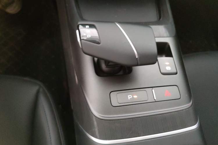 Used CHANGAN Eado 2025 Blue Whale 1.5T 500Bar Prestige Model Gear Lever
