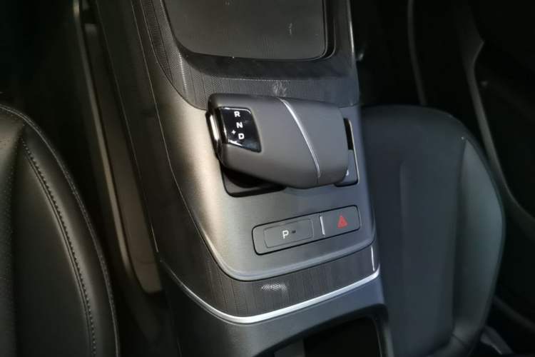 Used CHANGAN Eado 2025 Blue Whale 1.5T 500Bar Prestige Model Gear Lever