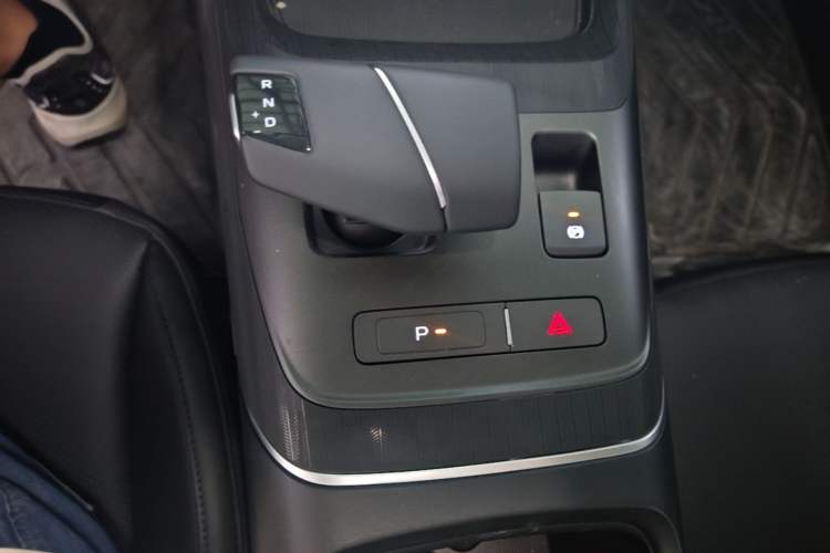 Used CHANGAN Eado 2025 Blue Whale 1.5T 500Bar Prestige Model Gear Lever